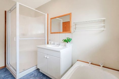 Photo of property in 128 Yaldhurst Road, Sockburn, Christchurch, 8042