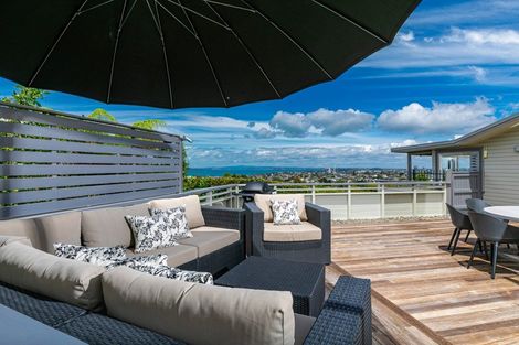 Photo of property in 25 Parr Terrace, Castor Bay, Auckland, 0620