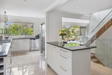 Photo of property in 2/946 Beach Road, Waiake, Auckland, 0630