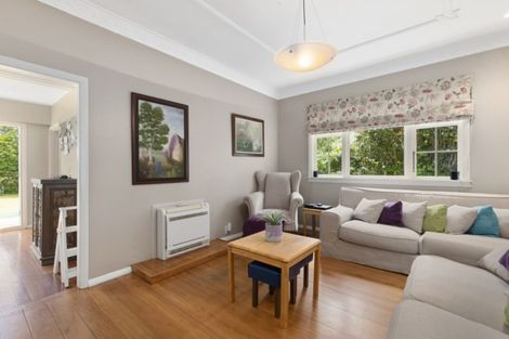 Photo of property in 5 Woodvale Grove, Fairfield, Lower Hutt, 5011
