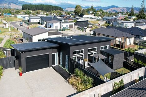 Photo of property in 30a Moana Street, Otaki Beach, Otaki, 5512