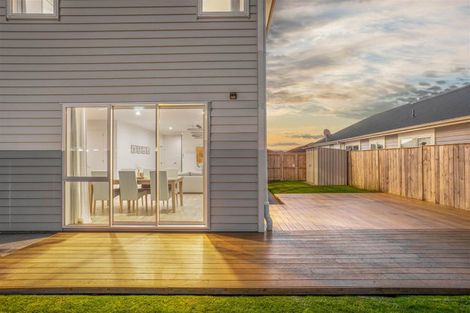 Photo of property in 12 Len Ireland Drive, Kumeu, 0810