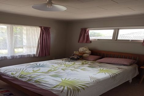 Photo of property in 34 Butterworth Drive, Glendene, Auckland, 0602