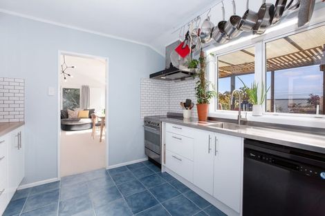 Photo of property in 2/11 Mervyn Place, Plimmerton, Porirua, 5026