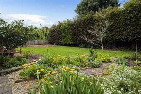 Photo of property in 35 Lynden Avenue, Hillcrest, Auckland, 0627