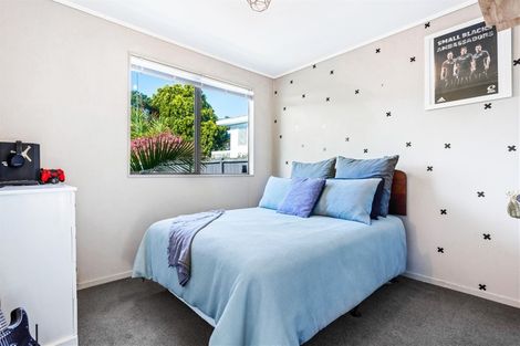 Photo of property in 24 Hassan Drive, Massey, Auckland, 0614