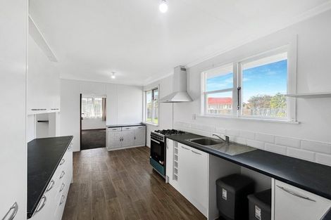 Photo of property in 14 Belfast Place, Roslyn, Palmerston North, 4414
