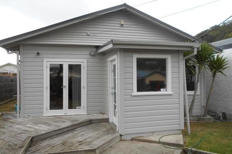 Photo of property in 25 Rua Street, Lyall Bay, Wellington, 6022