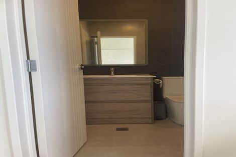 Photo of property in 8/14 Kerswill Place, Pakuranga, Auckland, 2010