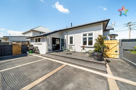 Photo of property in 6 Wha Street, Lyall Bay, Wellington, 6022