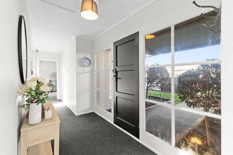 Photo of property in 1 Battersea Place, Roslyn, Palmerston North, 4414