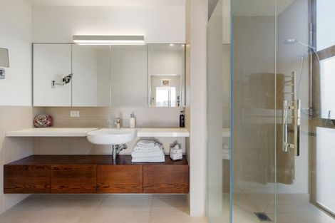 Photo of property in 142 Lake Crescent, Hamilton Lake, Hamilton, 3204