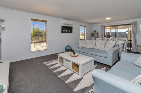 Photo of property in 33 Ocean View Rise, Ruakaka, 0116