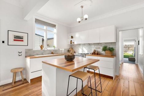 Photo of property in 187 Onepu Road, Lyall Bay, Wellington, 6022