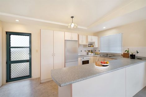 Photo of property in 9a Fruitvale Road, New Lynn, Auckland, 0600