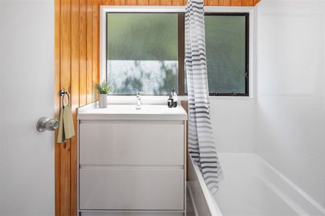 Photo of property in 42b Glanmire Road, Newlands, Wellington, 6037