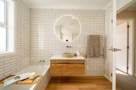 Photo of property in 70a Heretaunga Square, Silverstream, Upper Hutt, 5019