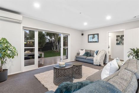 Photo of property in 6 Red Beach Road, Red Beach, 0932