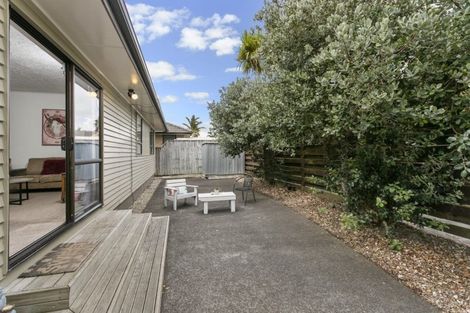Photo of property in 15a Lillian Place, Orewa, 0931