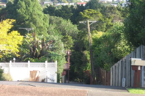 Photo of property in 2/24 Pupuke Road, Hillcrest, Auckland, 0627