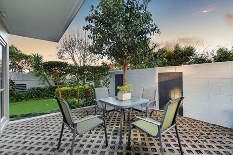 Photo of property in 2/19a Sanders Avenue, Takapuna, Auckland, 0622