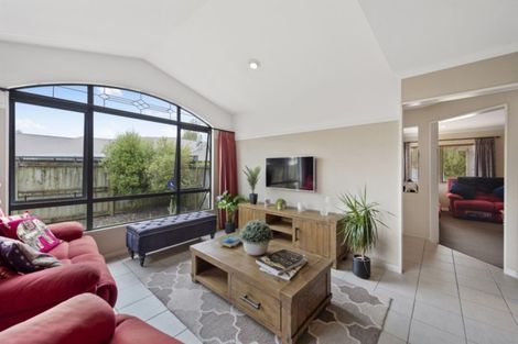 Photo of property in 16 Holford Place, Huntington, Hamilton, 3210