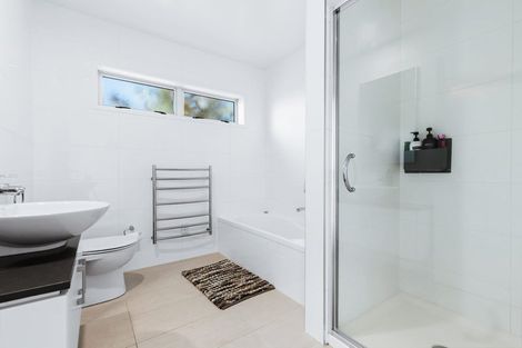 Photo of property in 18 Chateau Crescent, Rangatira Park, Taupo, 3330