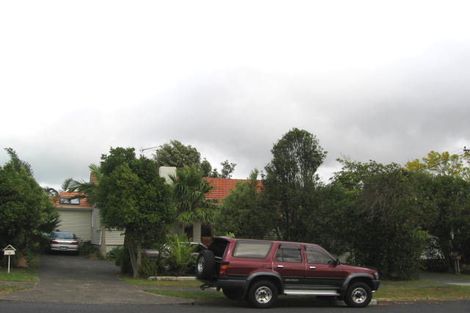 Photo of property in 15 Sunnynook Road, Forrest Hill, Auckland, 0620