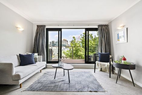 Photo of property in Endeavour Apartments, 21/125u Thorndon Quay, Pipitea, Wellington, 6011