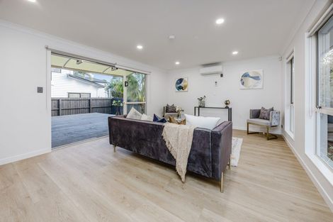 Photo of property in 60a Reelick Avenue, Pakuranga Heights, Auckland, 2010