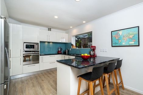 Photo of property in 11 Javelin Place, West Harbour, Auckland, 0618