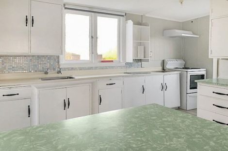 Photo of property in 46 Pratt Avenue, Foxton Beach, Foxton, 4815