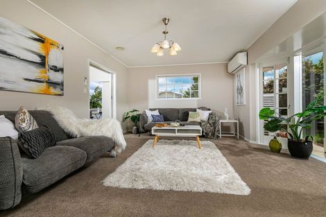 Photo of property in 1 Miltonia Avenue, Te Atatu South, Auckland, 0610