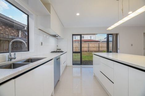 Photo of property in 3 Magnolia Place, Flat Bush, Auckland, 2016