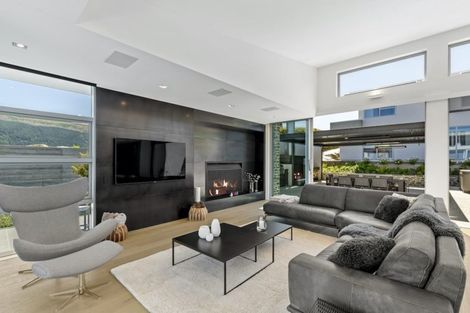 Photo of property in 9 Garland Terrace, Kelvin Heights, Queenstown, 9300