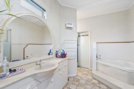 Photo of property in 100 Tuhikaramea Road, Dinsdale, Hamilton, 3204