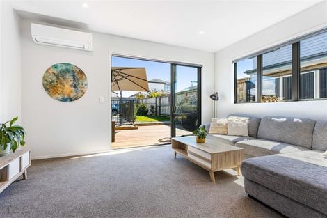 Photo of property in 15 Pakoro Close, Hobsonville, Auckland, 0618