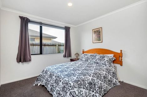 Photo of property in 8 Drumkeen Place, Rosehill, Papakura, 2113