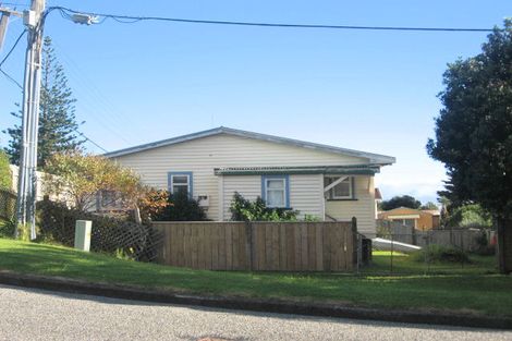 Photo of property in 127 Wellington Road, Paekakariki, 5034