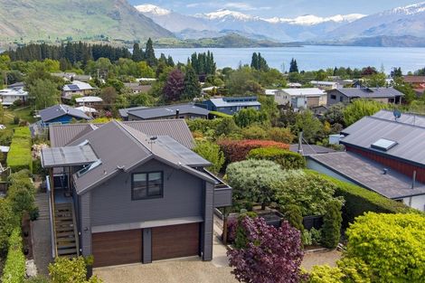 Photo of property in 42 Manuka Crescent, Wanaka, 9305