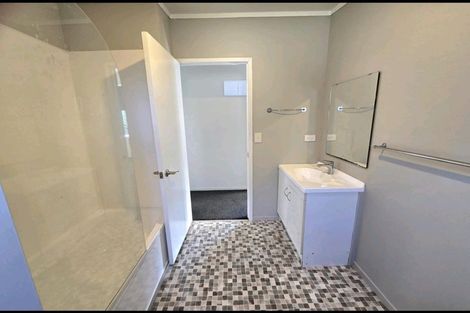 Photo of property in 5 Clayburn Road, Glen Eden, Auckland, 0602