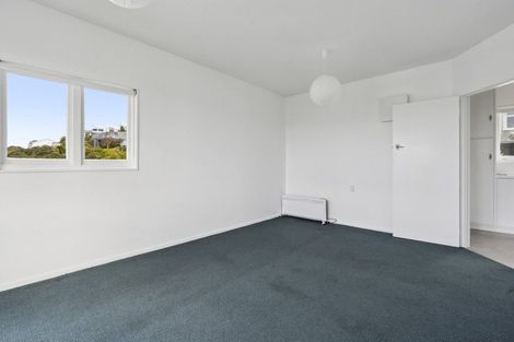 Photo of property in Bryon Court Flats, 25 Apuka Street, Brooklyn, Wellington, 6021