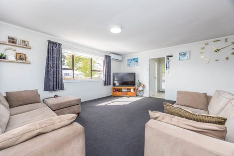 Photo of property in 381 Roscommon Road, Clendon Park, Auckland, 2103