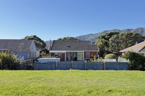 Photo of property in 25 Pirie Crescent, Moera, Lower Hutt, 5010
