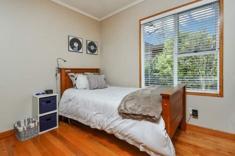 Photo of property in 12 Currey Crescent, Milford, Auckland, 0620