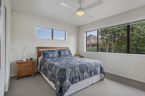 Photo of property in 2/10 Pinewood Grove, Botany Downs, Auckland, 2010