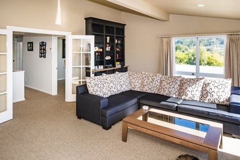 Photo of property in 24 Sailmaker Close, Whitby, Porirua, 5024