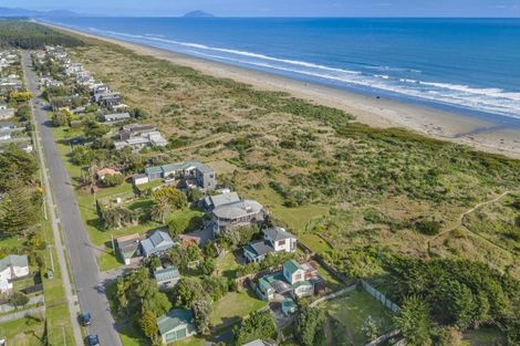 Photo of property in 105 Rua Avenue, Waitarere Beach, Levin, 5510