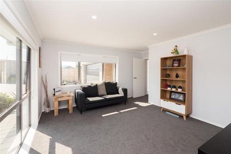 Photo of property in 7 Nikau Place, Hawera, 4610