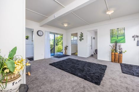 Photo of property in 3/144 Godley Road, Green Bay, Auckland, 0604